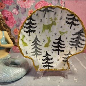 DECOUPAGE SCALLOPED FAN SHELL 